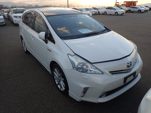 Toyota PRIUS ALPHA 2012