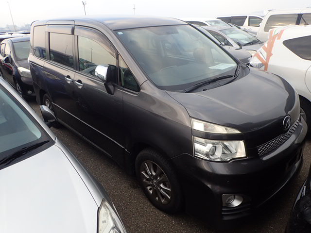 Toyota Voxy 2012