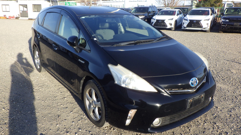 Toyota PRIUS ALPHA 2012