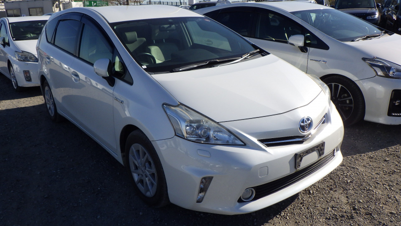 Toyota PRIUS ALPHA 2012