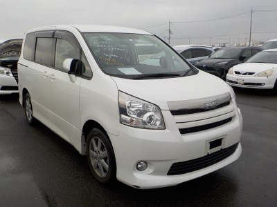 Toyota Noah 2008