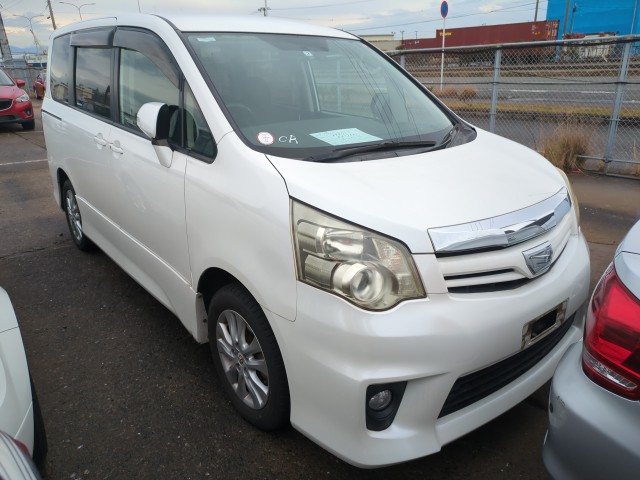 Toyota Noah 2011