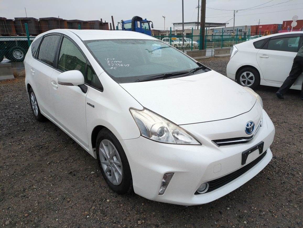 Toyota PRIUS ALPHA 2013