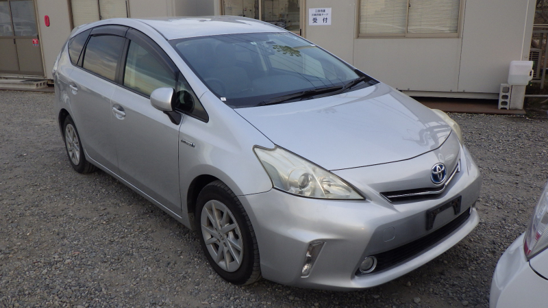 Toyota PRIUS ALPHA 2011