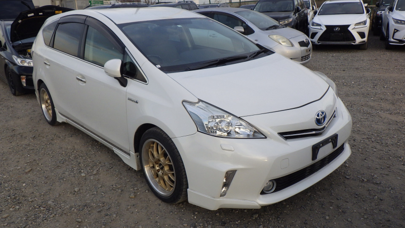 Toyota PRIUS ALPHA 2011