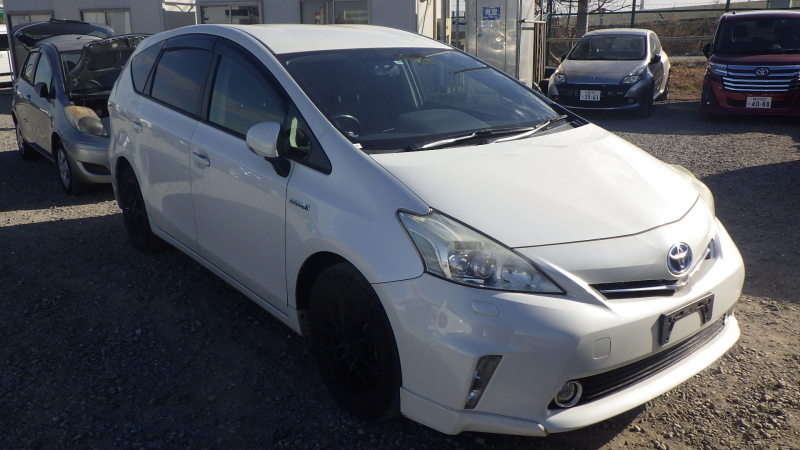 Toyota PRIUS ALPHA 2013