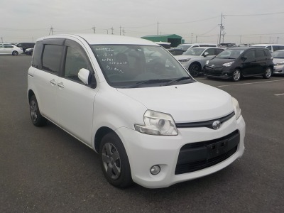 Toyota Sienta 2012