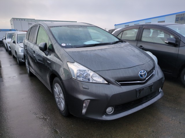 Toyota PRIUS ALPHA 2012