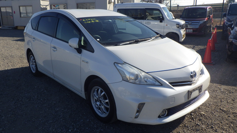 Toyota PRIUS ALPHA 2012