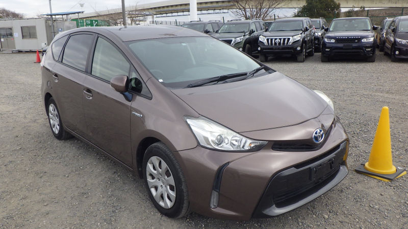 Toyota PRIUS ALPHA 2015