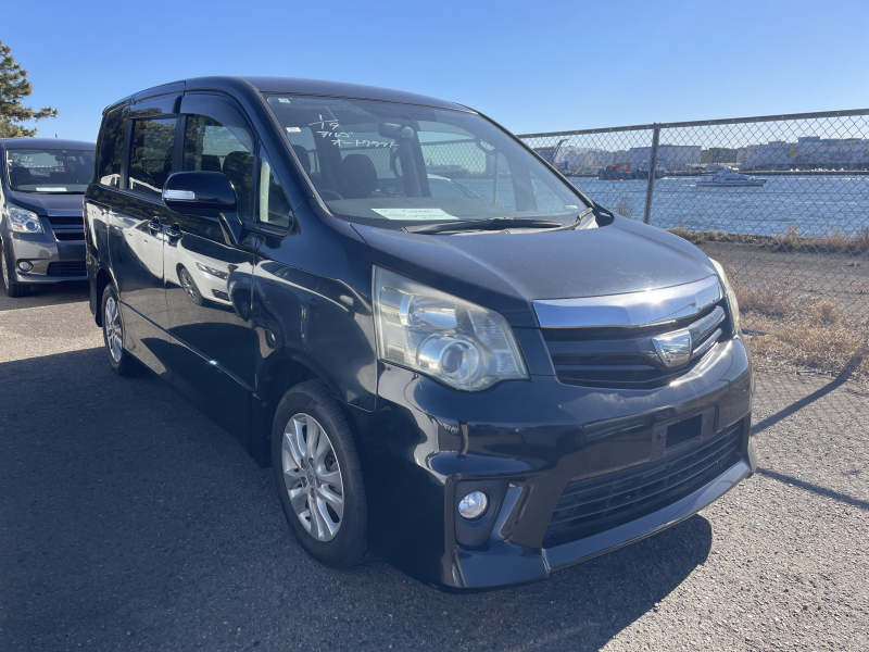 Toyota Noah 2010