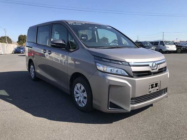 Toyota Voxy 2018