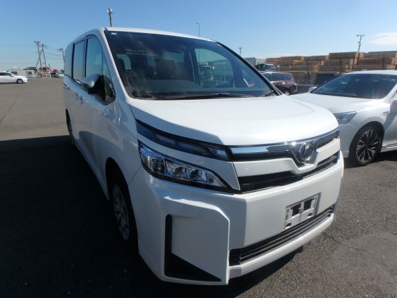 Toyota Voxy 2018