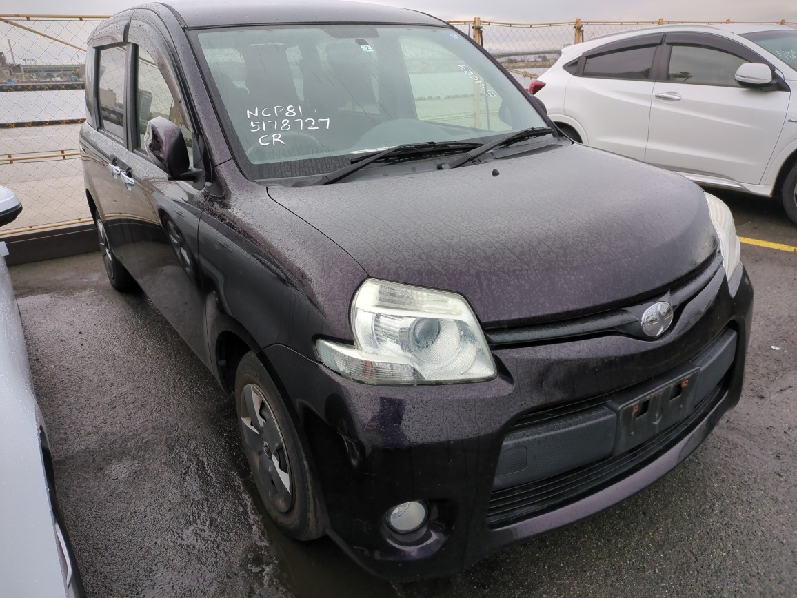 Toyota Sienta 2012