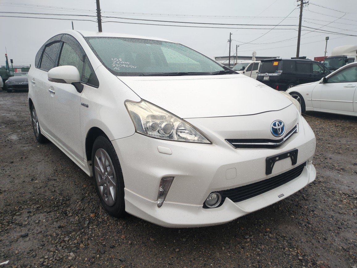 Toyota PRIUS ALPHA 2013