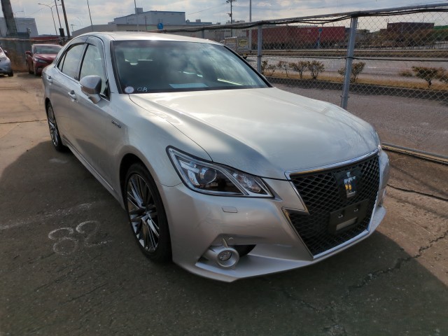 Toyota Crown Hybrid 2014