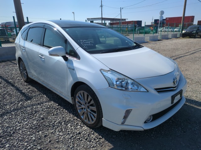 Toyota PRIUS ALPHA 2012