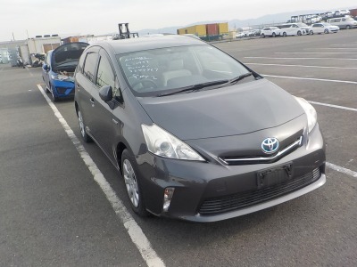 Toyota PRIUS ALPHA 2013