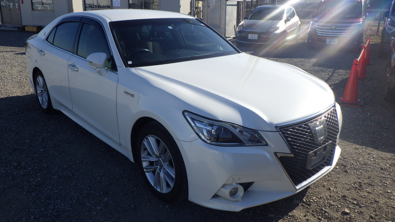 Toyota Crown Hybrid 2013