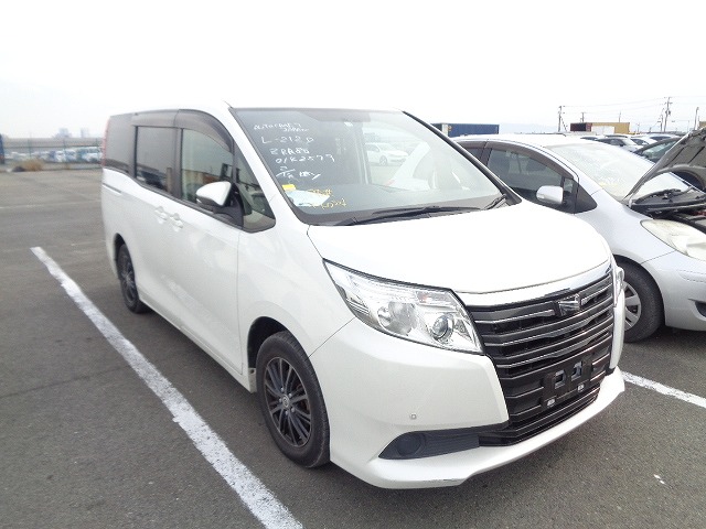 Toyota Noah 2015