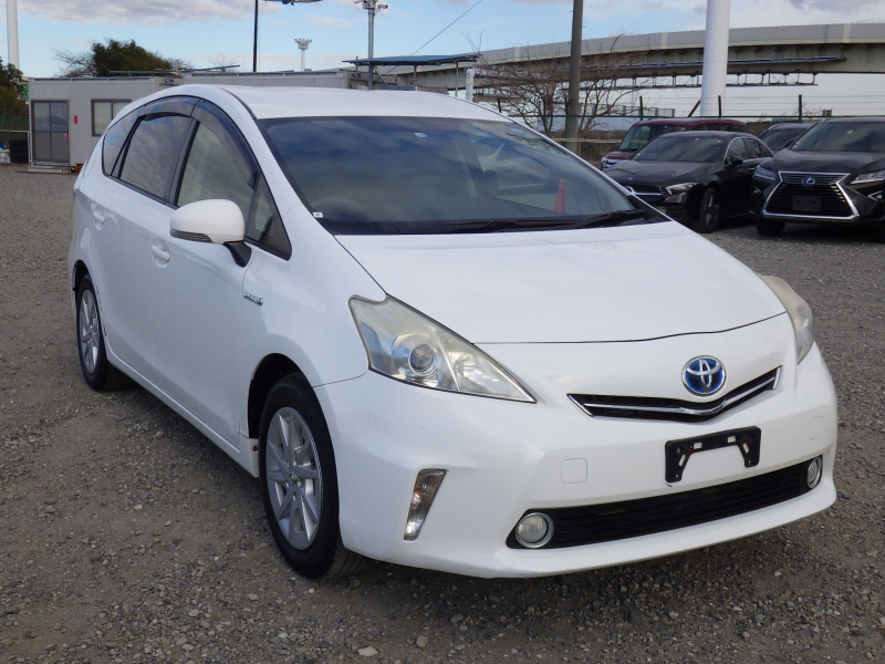 Toyota PRIUS ALPHA 2013