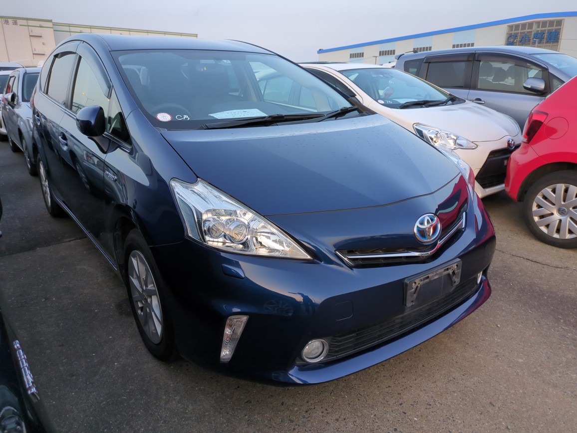 Toyota PRIUS ALPHA 2013