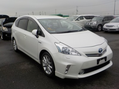 Toyota PRIUS ALPHA 2012