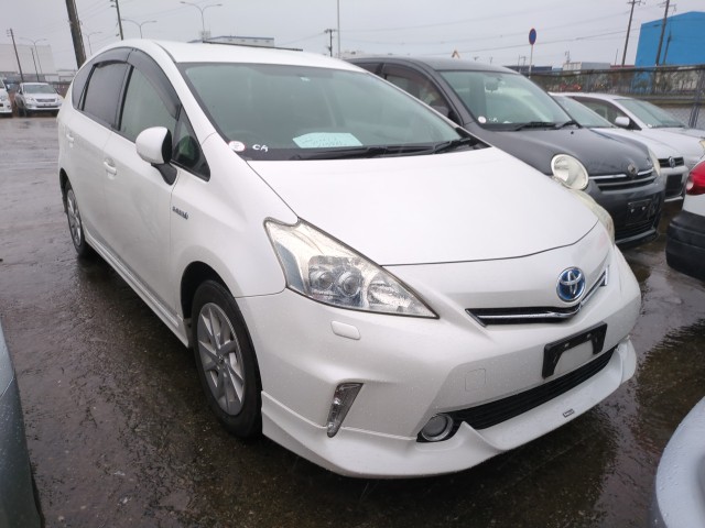 Toyota PRIUS ALPHA 2011