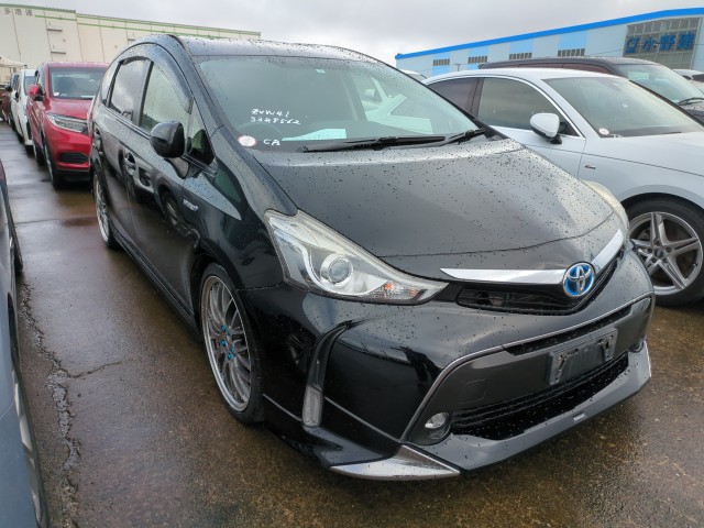 Toyota PRIUS ALPHA 2015