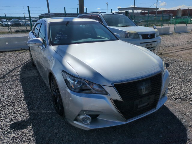 Toyota Crown Hybrid 2014