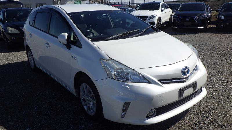 Toyota PRIUS ALPHA 2012