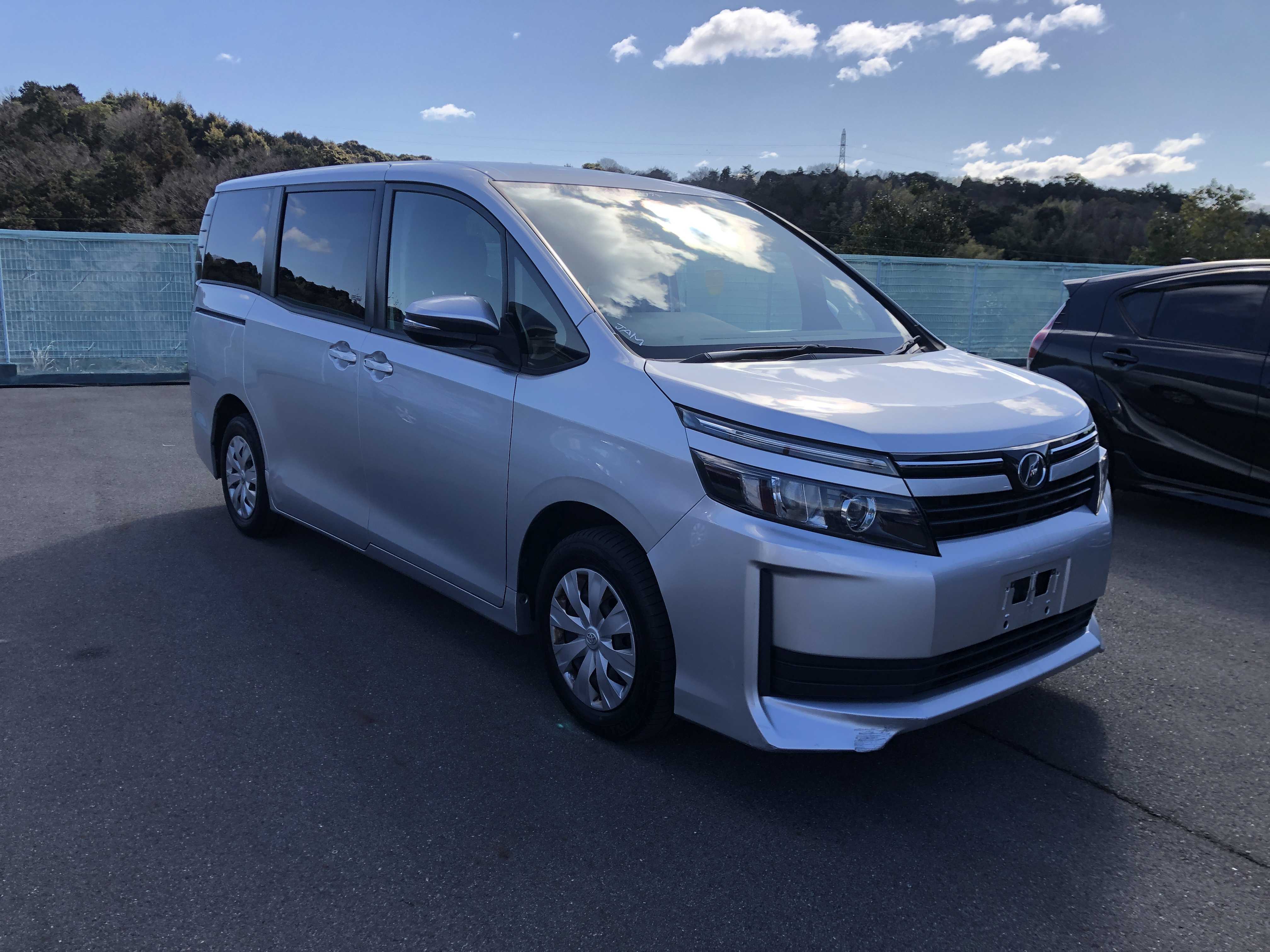 Toyota Voxy 2015