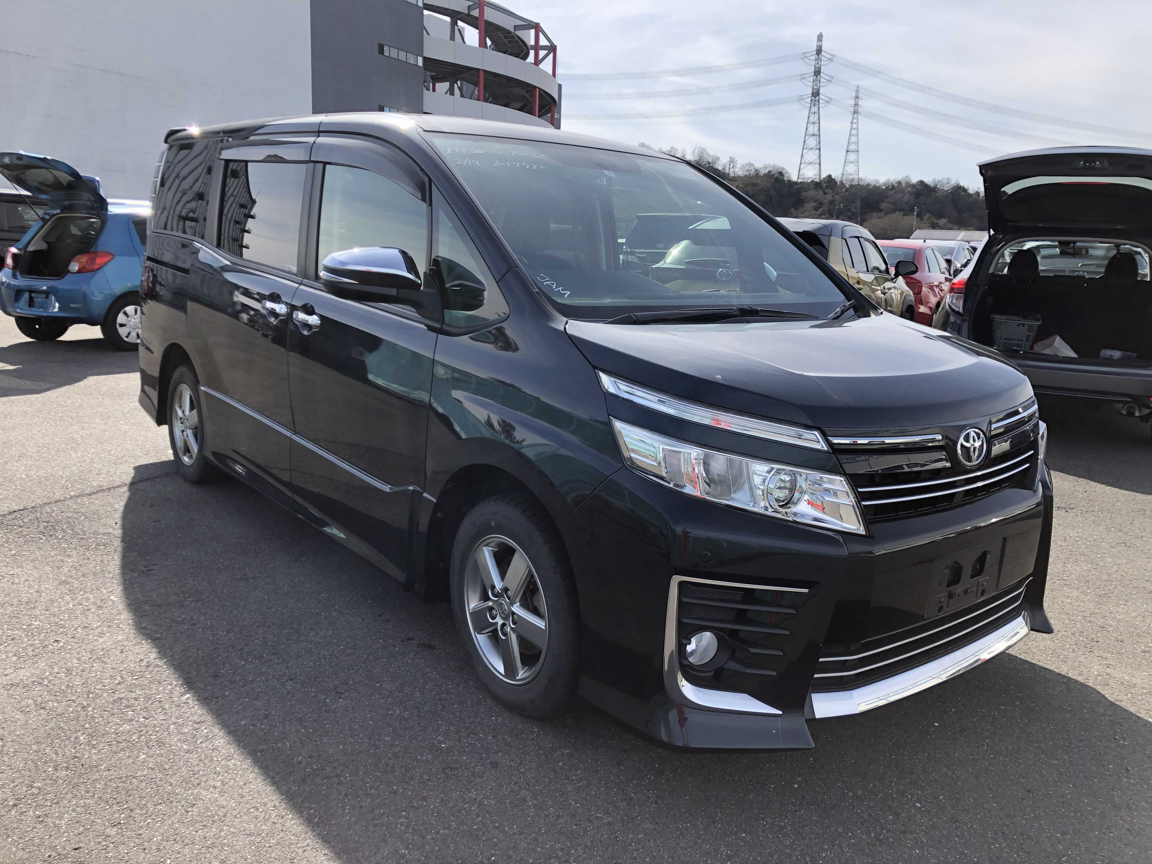 Toyota Voxy 2015