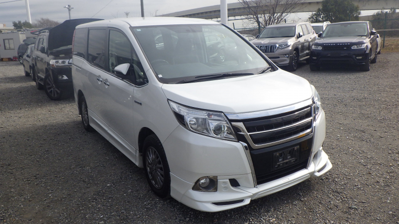 Toyota Esquire 2015