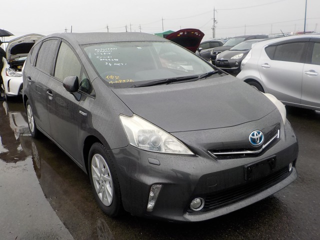 Toyota PRIUS ALPHA 2011