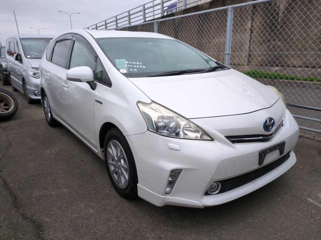 Toyota PRIUS ALPHA 2011