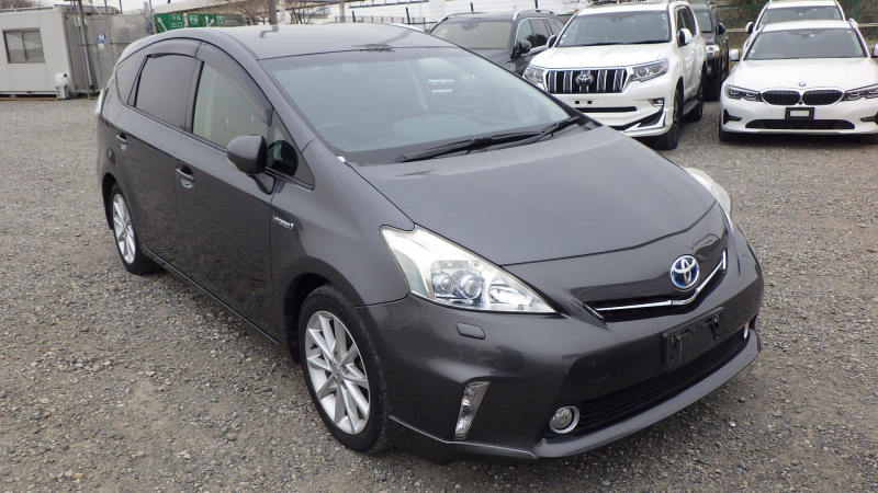 Toyota PRIUS ALPHA 2011