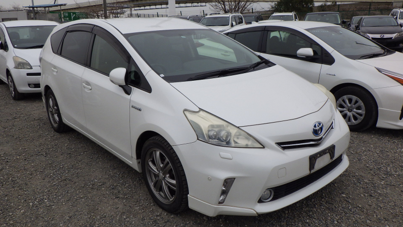 Toyota PRIUS ALPHA 2011