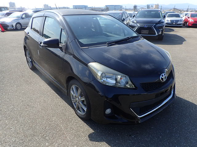 Toyota Vitz 2011