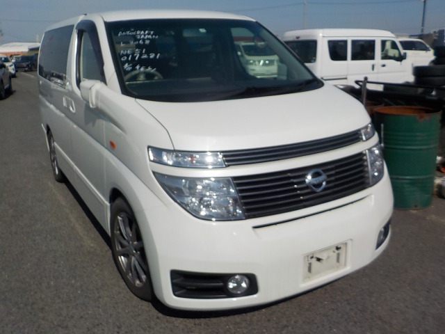 Nissan Elgrand 2003