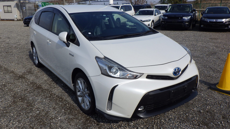 Toyota PRIUS ALPHA 2015