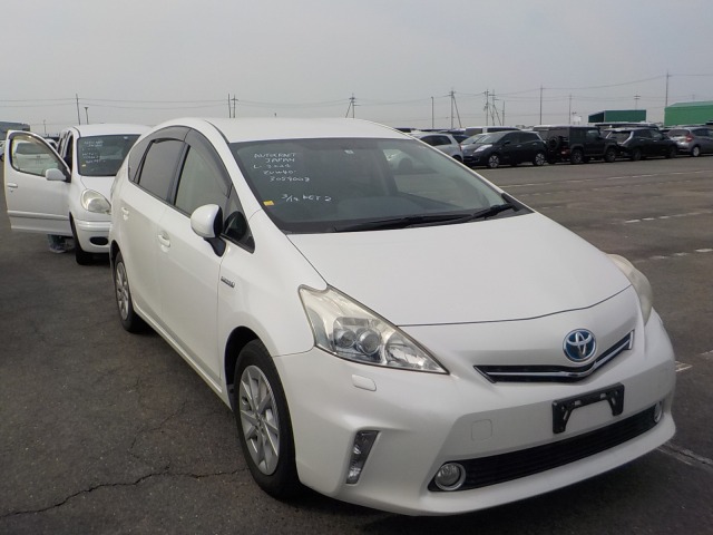 Toyota PRIUS ALPHA 2013