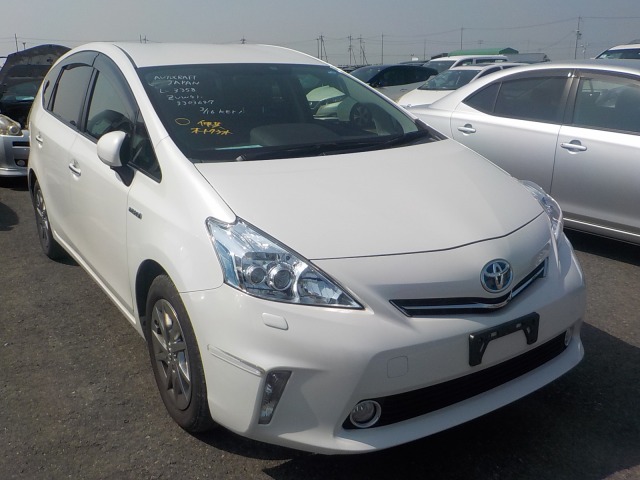 Toyota PRIUS ALPHA 2013