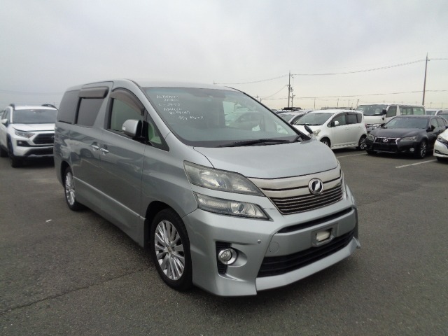 Toyota Vellfire 2013