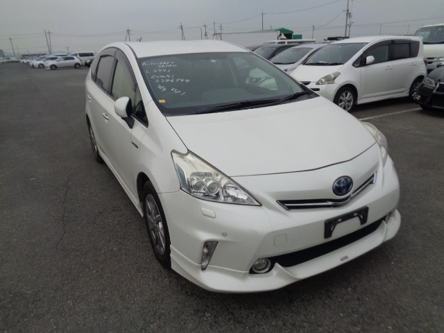 Toyota PRIUS ALPHA 2014