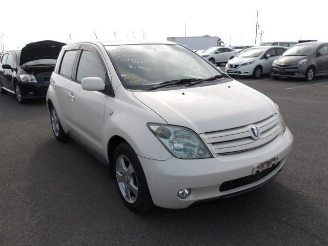 Toyota IST 2004