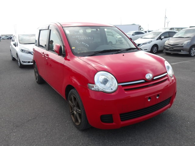 Toyota Sienta 2015