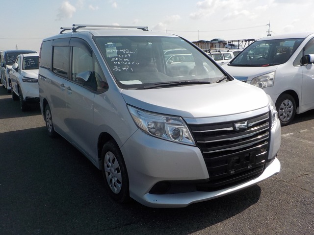 Toyota Noah 2014