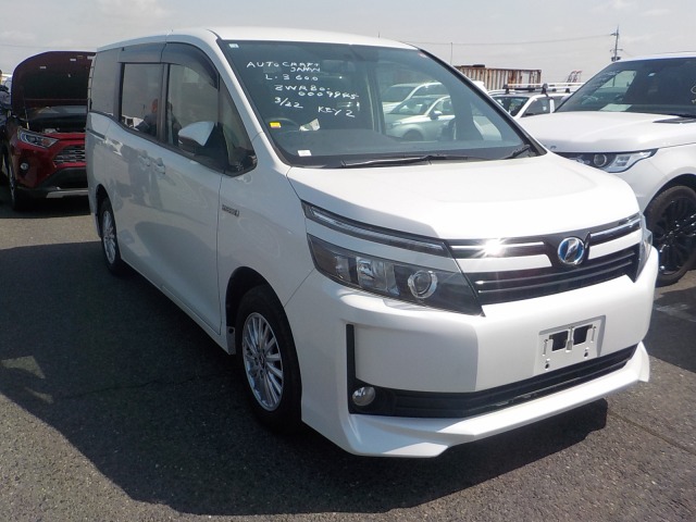 Toyota Voxy 2014