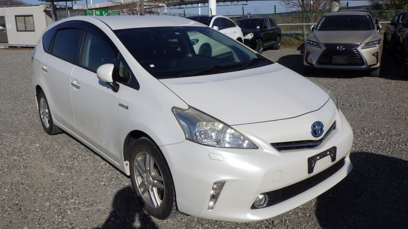 Toyota PRIUS ALPHA 2013